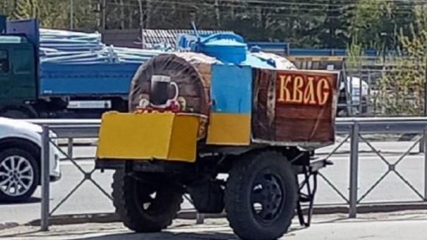 Нетрезвый новосибирец снёс в бочку с квасом на угнанном автомобиле