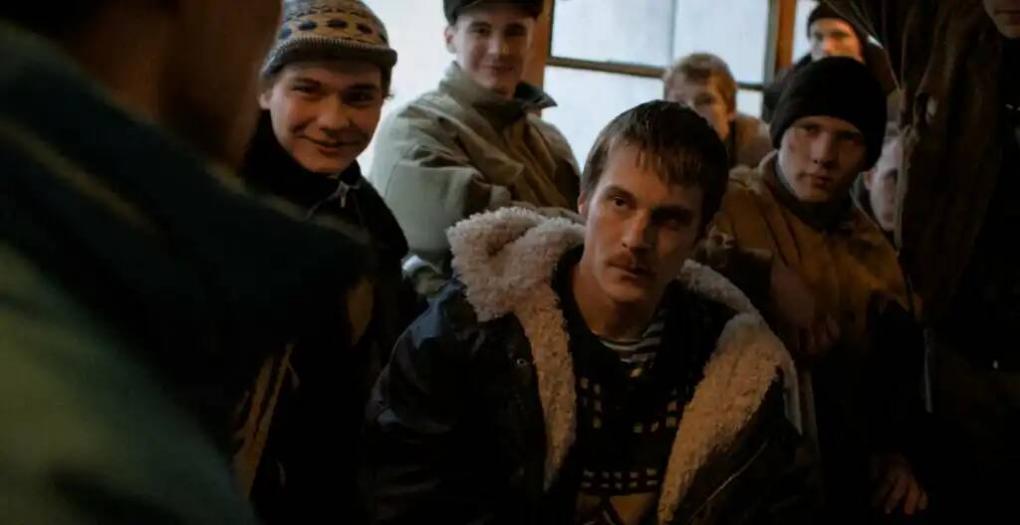 Детская смерть и криминальная романтика: чем шокирует новый сериал «Слово пацана. Кровь на асфальте» 18+