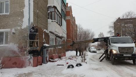 Обледенение убрано. В Омске продолжают устранять последствия прорыва трубы