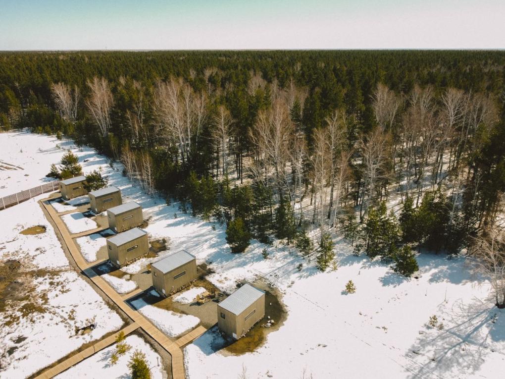 Forest House — идеальное место для отдыха: русские бани, первые модульные домики в Омске и атмосферный бар «В глуши»