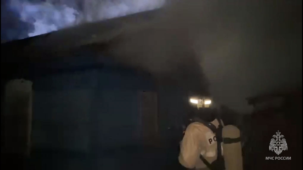 В Омской области произошло два пожара из-за печи — горели частный дом и баня