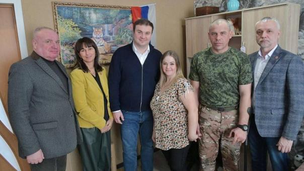 Губернатор Хоценко навестил семью участника СВО в Русской Поляне