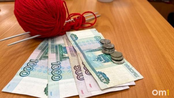Полицейские нашли женщину, которая сотрудничала с аферистами и украла у омички 139 тысяч