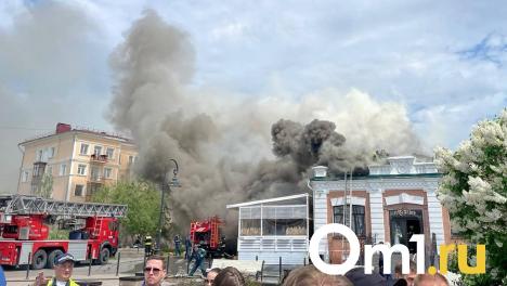 В центре Омска горит ресторан «Хочу Пури»