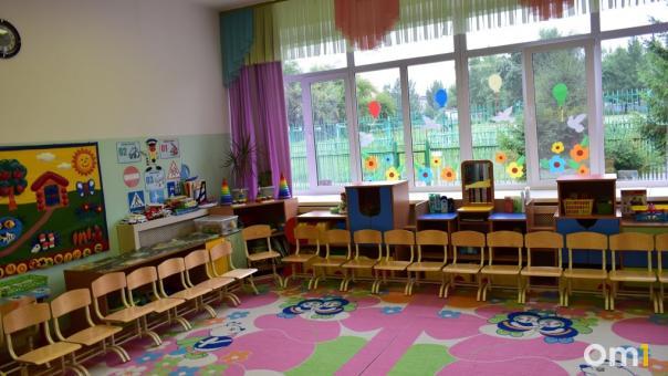 Применяет силу: жительница Новосибирска пожаловалась на жестокую няню детского сада
