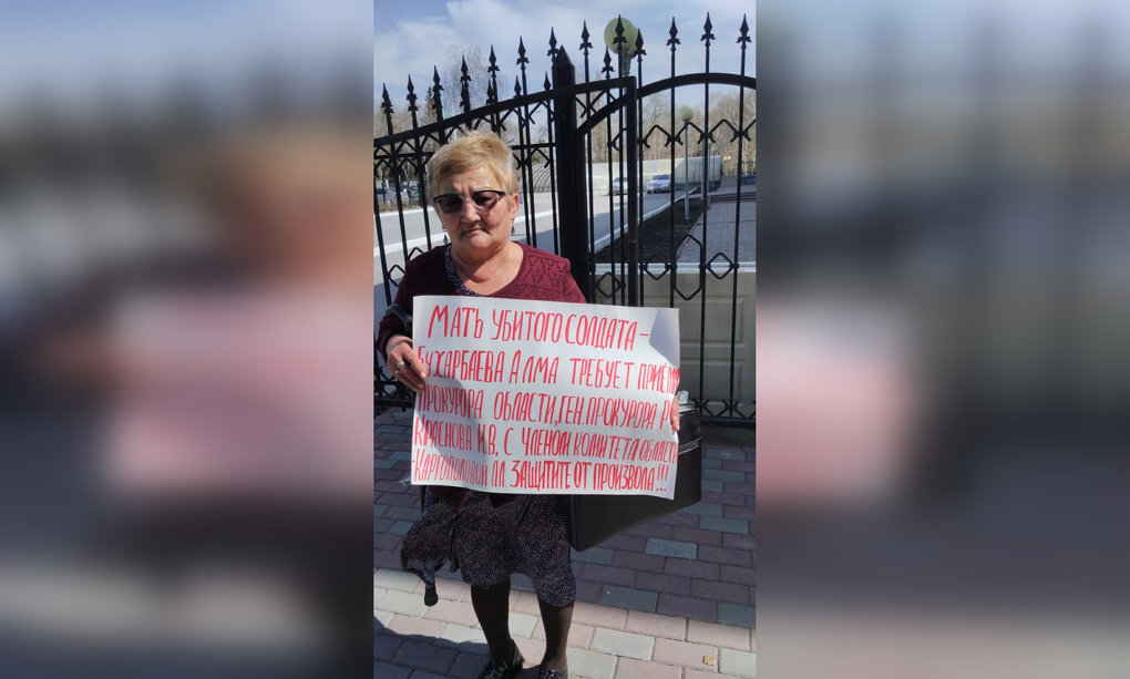 Сбитая отлетевшим колесом автобуса омичка получила тяжёлые травмы, но осталась без компенсации