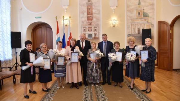 Сергей Шелест и Владимир Корбут поздравили педагогов региона, занесённых в Книгу Почёта