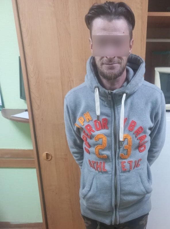 В Омске сотрудник зоомагазина обокрал офис своего работодателя