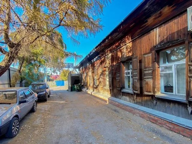 В центре Омска за 12 миллионов рублей продают 122-летний дом под офис
